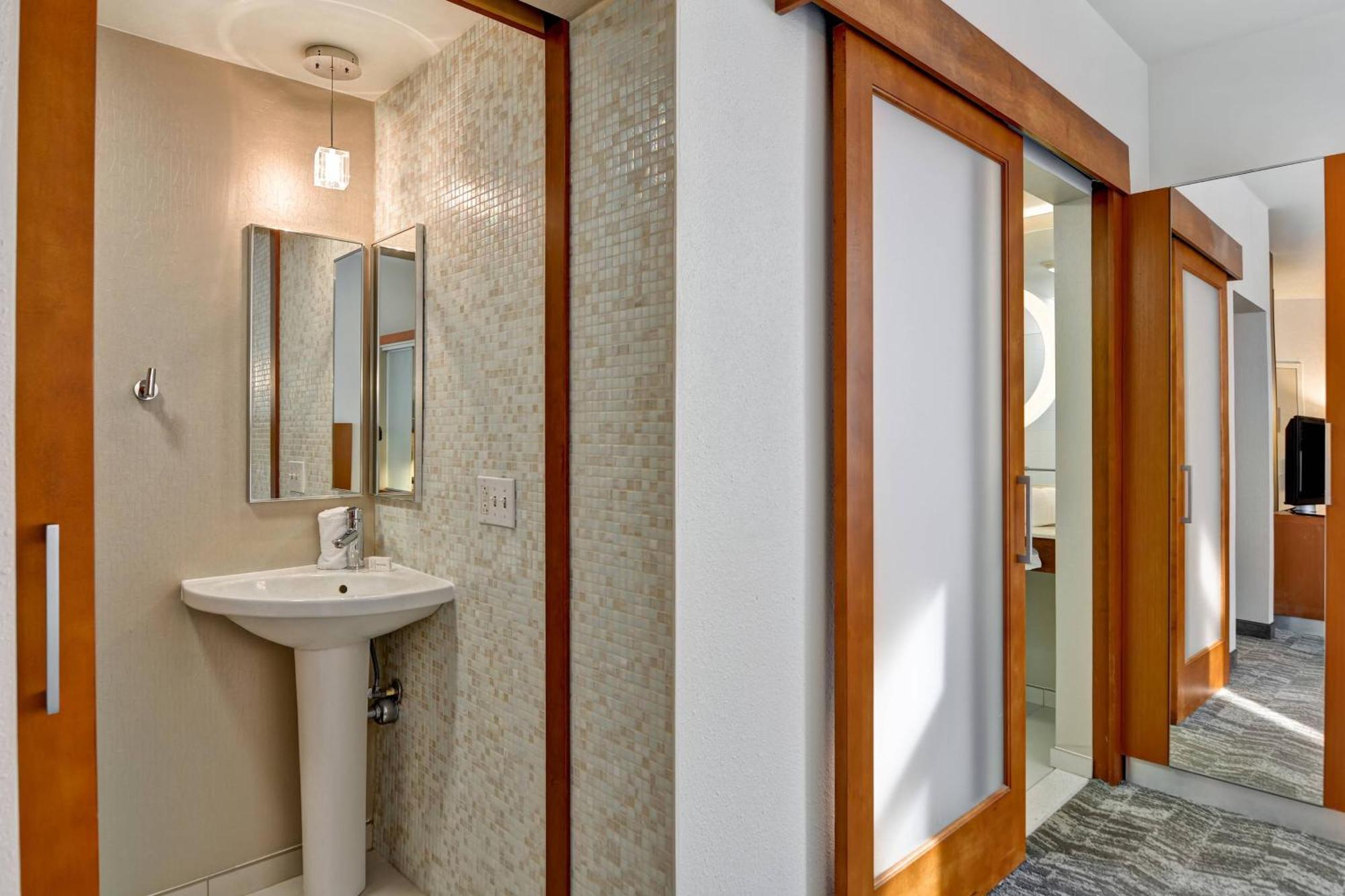 Springhill Suites By Marriott Cincinnati Midtown Экстерьер фото