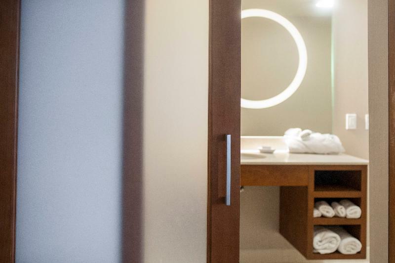 Springhill Suites By Marriott Cincinnati Midtown Экстерьер фото